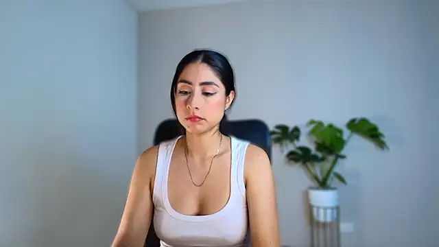 auroracaruso11 online show from January 14, 10:26 pm