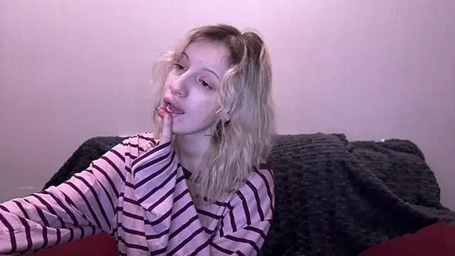 moundliicht1 online show from October 7, 9:08 pm