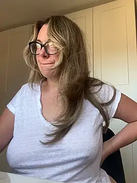 Miss Stassi online show from July 8, 8:05 am