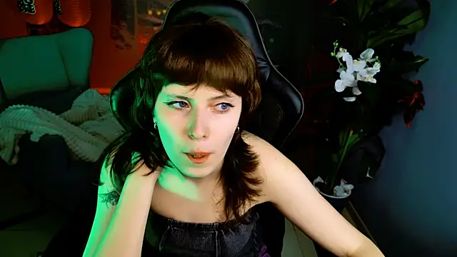 LolaAsmus online show from April 9, 3:50 pm