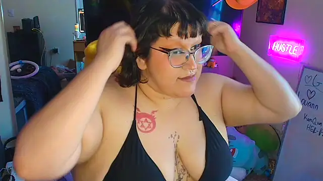 winterplum121 online show from April 21, 6:59 pm