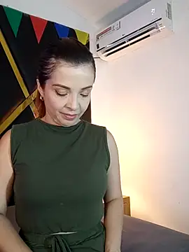 Adel Nesbiit online show from October 3, 7:52 pm