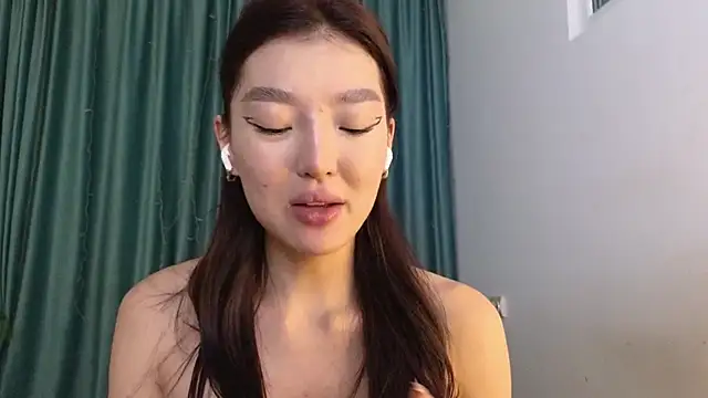 AudreyMell online show from November 9, 3:30 pm