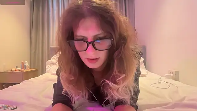 Alice Pinkhead online show from April 23, 9:50 am