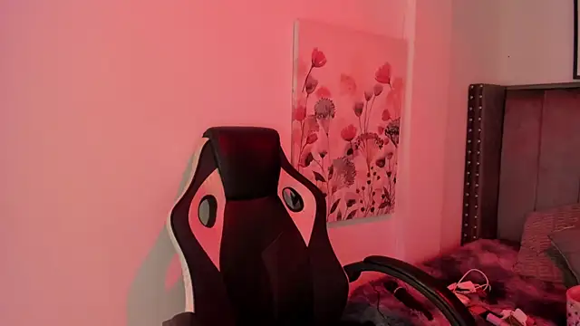 Alaia Cute online show from October 14, 3:31 am