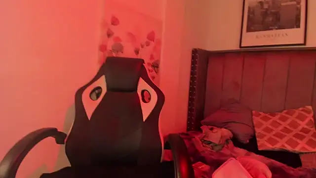 Alaia Cute online show from November 12, 3:37 am