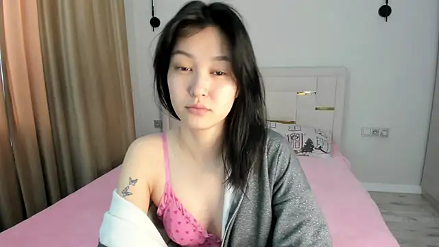 Lola Peach online show from April 11, 5:13 am