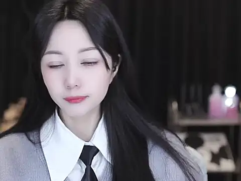 Nuyoah-77 online show from March 8, 7:45 am