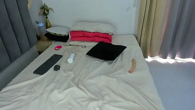 Caroliine Torres online show from March 26, 1:46 pm