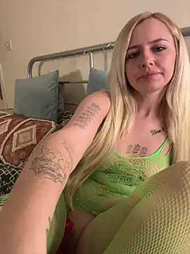 saskiapierce online show from October 17, 11:52 pm