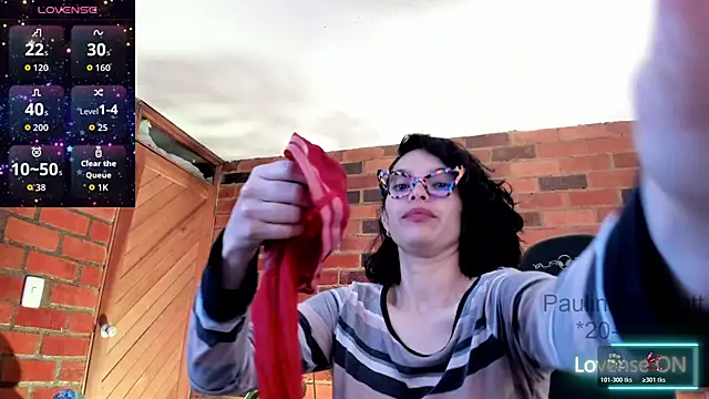 paulinabarnett- online show from December 20, 11:25 am