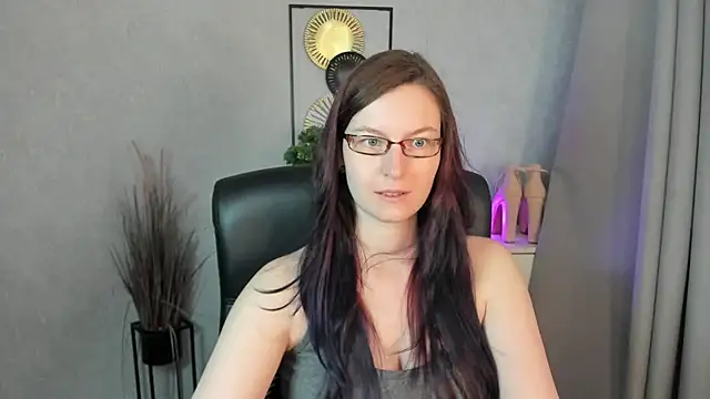 emmaxDelight online show from July 21, 5:30 am