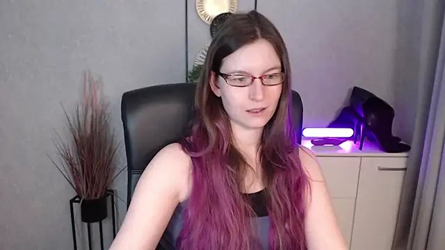 emmaxDelight online show from December 23, 6:28 am