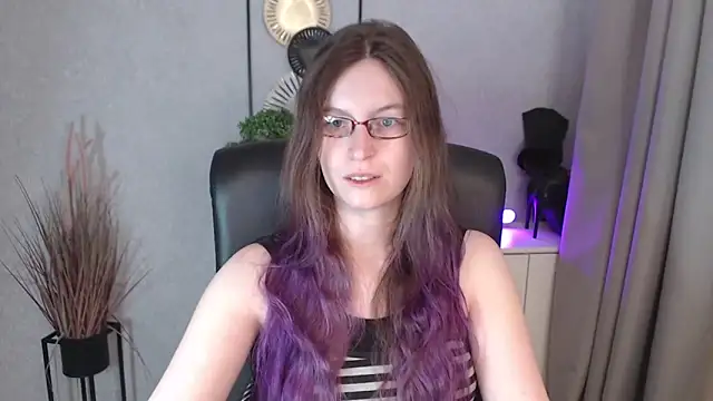 emmaxDelight online show from November 18, 6:36 am