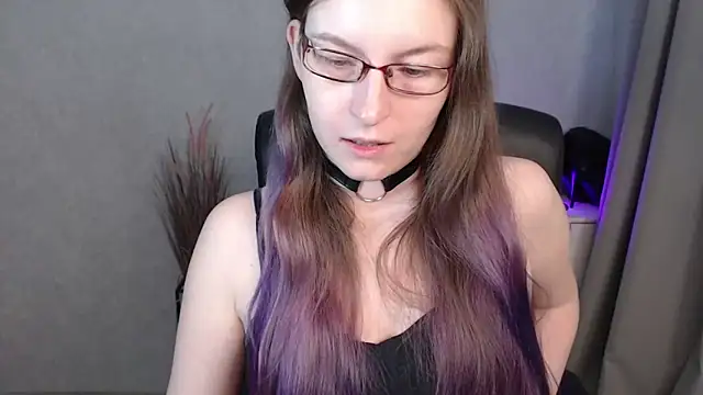 emmaxDelight online show from October 17, 5:43 am