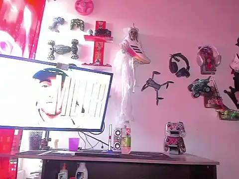 AliciaChelios online show from June 1, 7:04 pm
