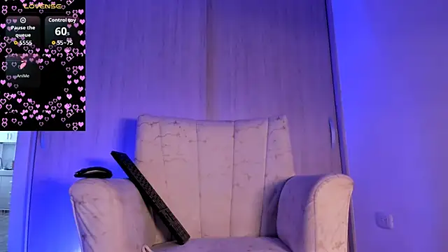 CoralineKam1 online show from November 22, 7:05 pm