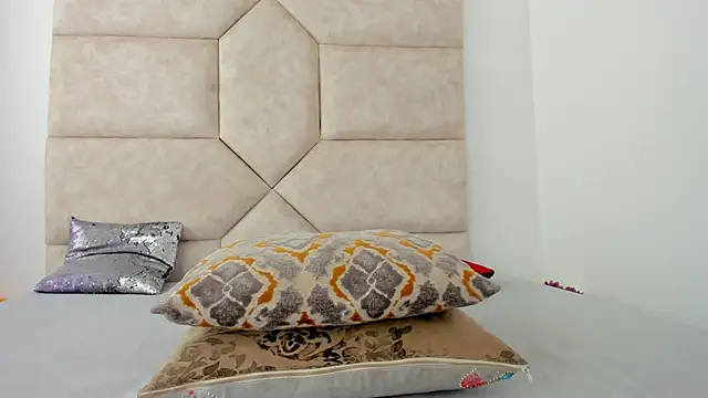 Hanna lens online show from September 13, 7:33 pm