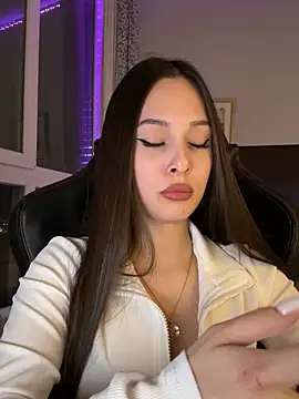 EricaWalls online show from March 31, 9:04 pm