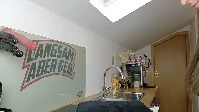 BrownieyQueen online show from October 1, 5:45 am