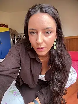 venusrey  online show from May 10, 8:05 am