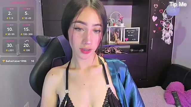 Emilytafur online show from October 3, 8:03 pm