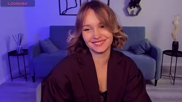 BritnieCute online show from October 8, 5:45 am