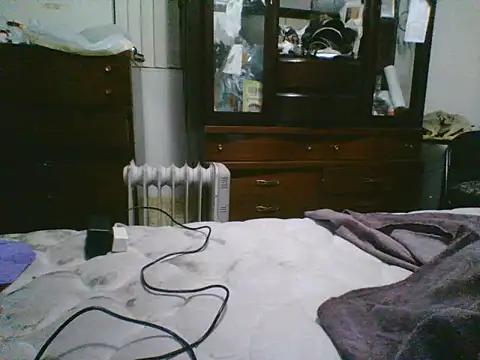 Emilylyn2501 online show from October 19, 12:01 am