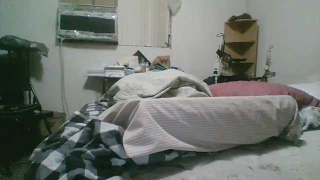 Emilylyn2501 online show from March 6, 3:01 am