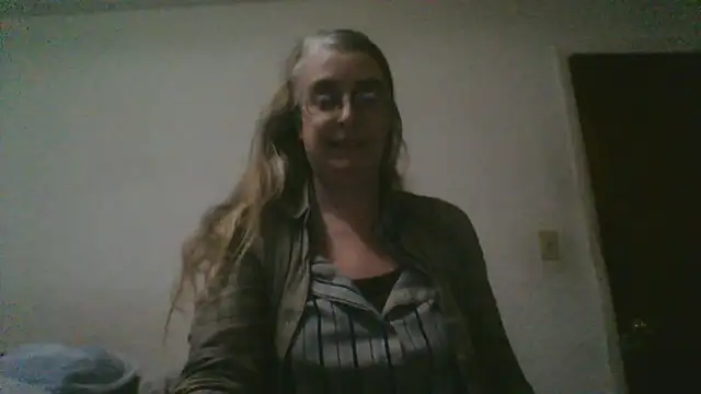 Emilylyn2501 online show from February 4, 3:53 am