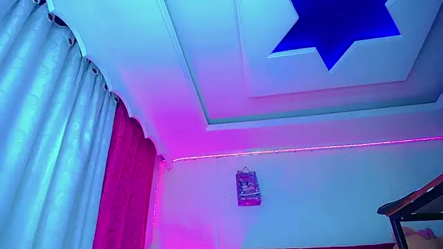 NahomiCamper online show from April 10, 11:33 pm