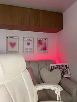 maddy bronw  online show from March 16, 10:03 pm