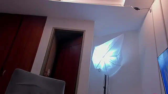 evelyn wine online show from October 11, 8:11 pm