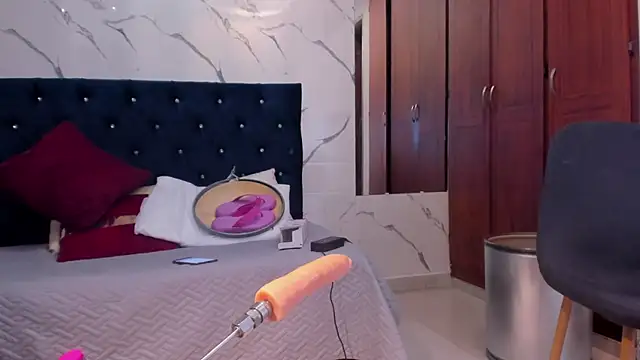 evelyn wine online show from October 2, 8:03 pm