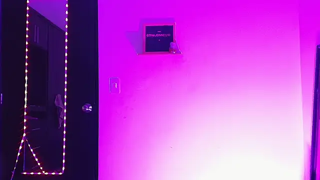 TinaJonnes  online show from April 17, 5:31 am