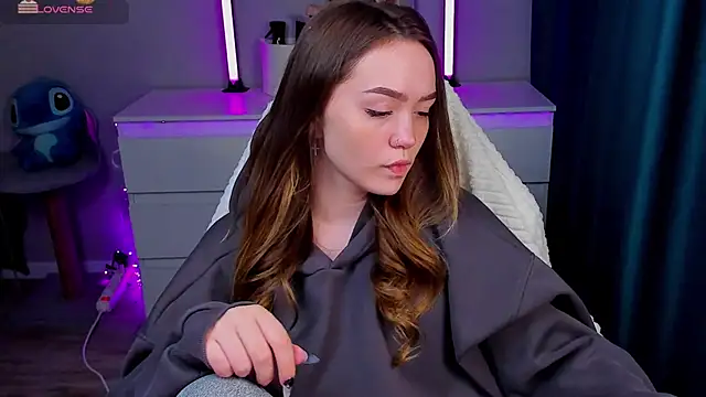 Evia r0se online show from March 26, 5:53 am