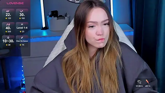 Evia r0se online show from October 3, 4:45 pm