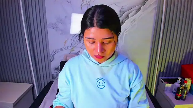 venusowen  online show from March 27, 1:01 pm