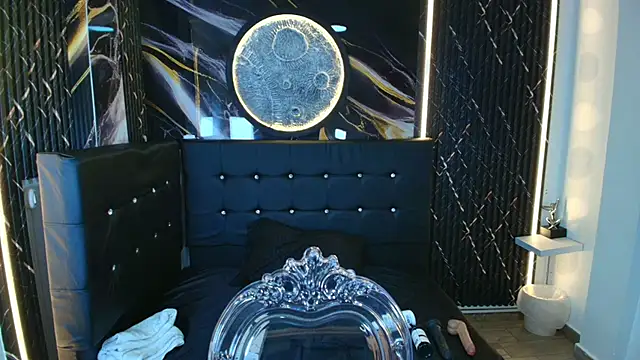 Bruja  Scarlata online show from November 10, 10:10 am