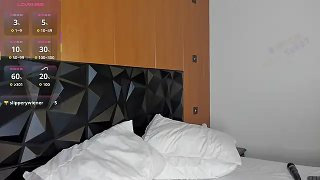 Wendy Marchall online show from December 2, 7:49 pm