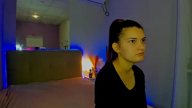 Laura Leee online show from November 12, 6:22 am