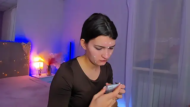 Laura Leee online show from March 9, 5:54 am