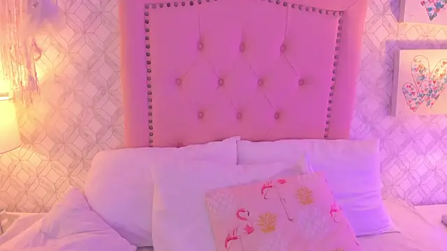 martina rivera  online show from April 12, 12:30 pm