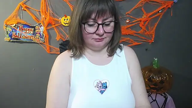 ZannaDreil online show from October 14, 8:00 pm