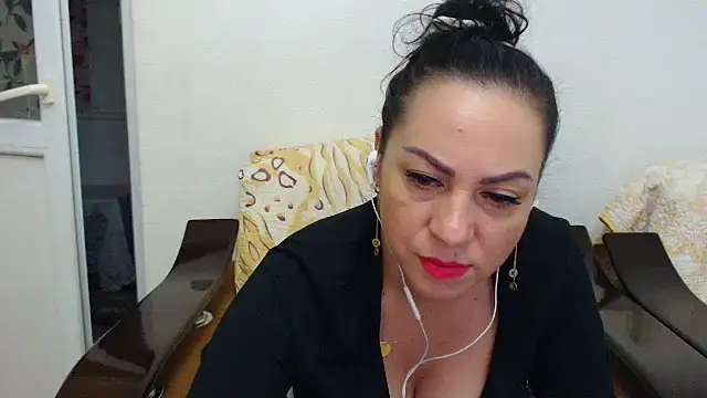 MissElla online show from March 3, 11:55 pm