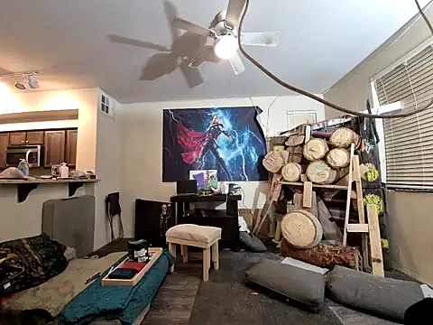 lit702 online show from February 16, 10:04 am