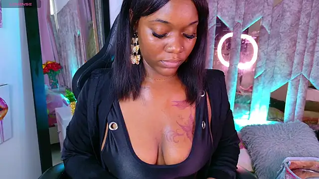 SarahBrunet online show from April 13, 3:46 pm