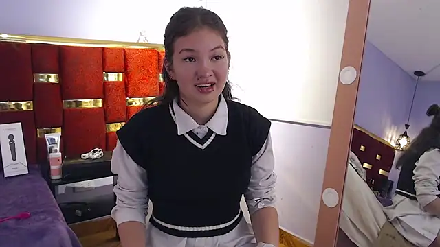 lilimini032 online show from December 17, 8:35 pm