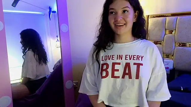 lilimini032 online show from March 16, 8:35 pm