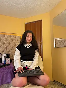 lilimini032 online show from November 26, 8:10 pm